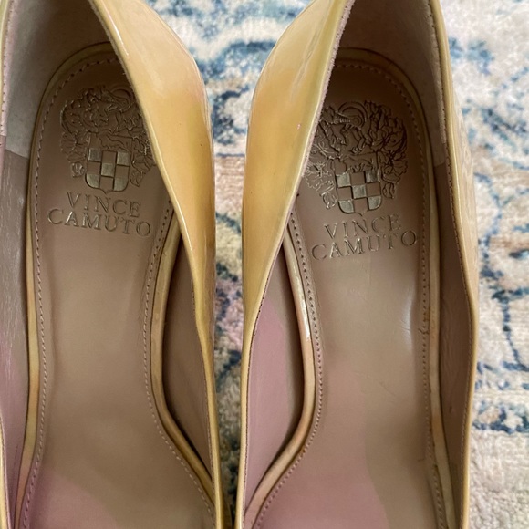 Vince Camuto Tan Heels size 8B - Picture 3 of 14